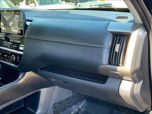 Used 2024 Nissan Pathfinder Platinum w/ Cargo Package image 16