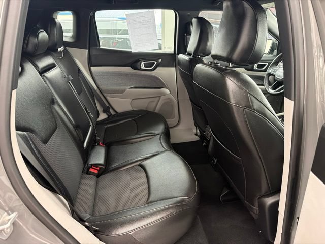 Used 2024 Jeep Compass Latitude AWD/4WD image 8