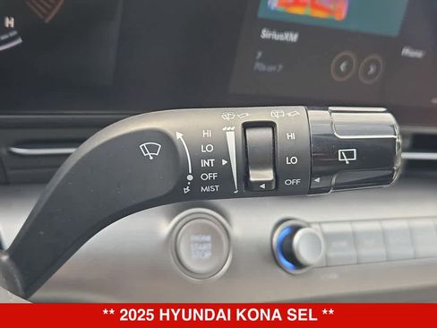 Used 2025 Hyundai Kona SEL AWD/4WD image 24