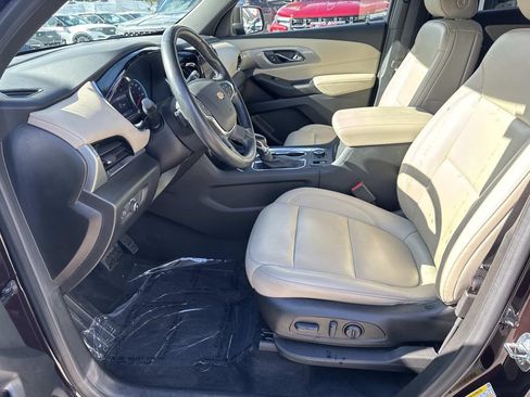 Used 2022 Chevrolet Traverse LT image 17