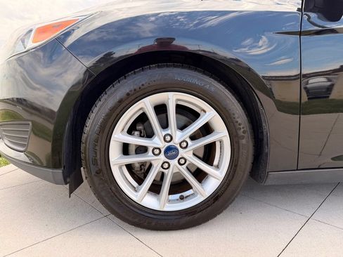 Used 2017 Ford Focus SE w/ Cold Weather Package FWD image 10