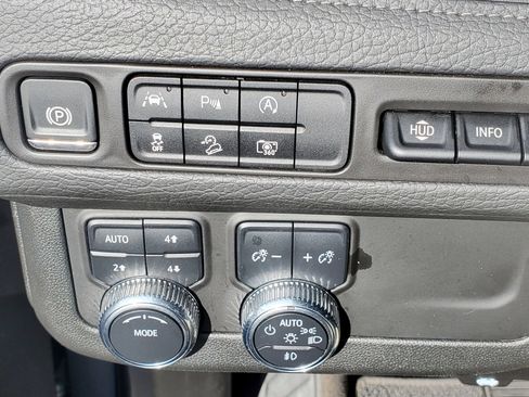 Used 2024 GMC Yukon Denali AWD/4WD image 22