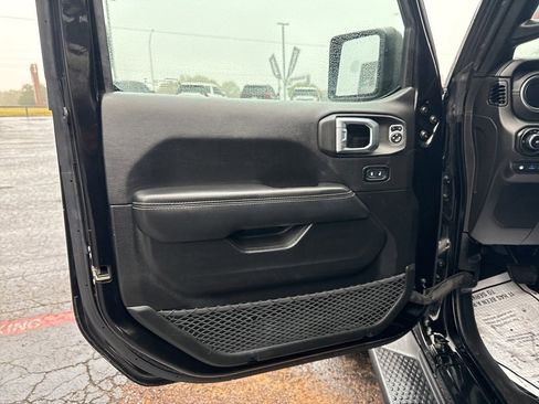 Used 2022 Jeep Wrangler Unlimited Sahara image 10