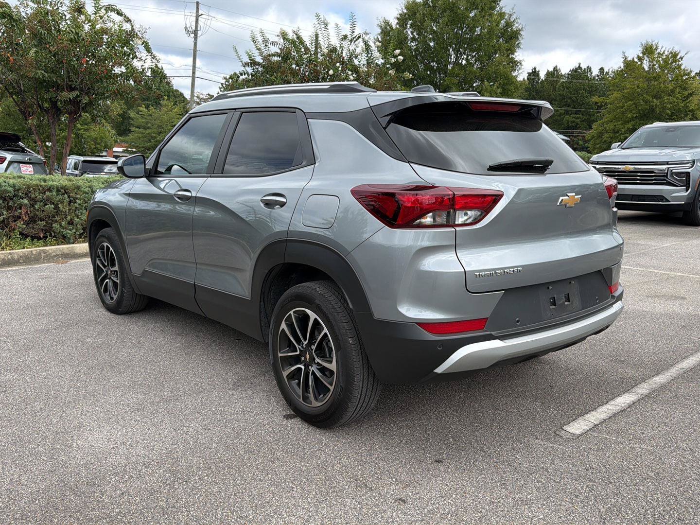 Used 2025 Chevrolet TrailBlazer LT w/ Driver Confidence Package FWD image 2