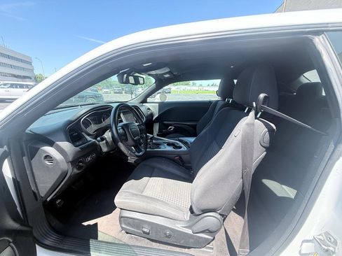 Used 2018 Dodge Challenger SXT RWD image 10