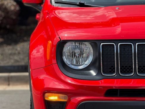 Used 2019 Jeep Renegade Latitude FWD image 4