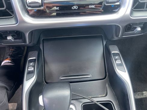 Used 2023 Kia Sorento S w/ Panoramic Sunroof Package AWD/4WD image 11