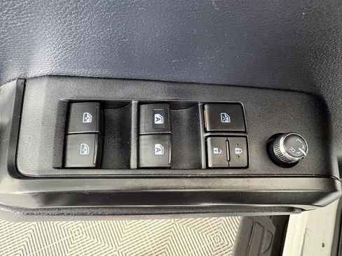 Used 2018 Toyota Tacoma TRD Sport AWD/4WD image 18