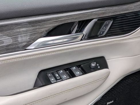 Used 2022 Jeep Wagoneer Series III w/ Premium Group I RWD image 13