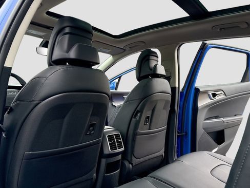 New 2026 Kia Sportage EX image 6