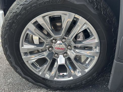 Used 2024 GMC Sierra 1500 Denali w/ Technology Package AWD/4WD image 10