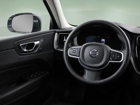Certified 2025 Volvo XC60 B5 Core image 30