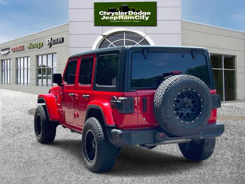 Used 2019 Jeep Wrangler Unlimited Sahara AWD/4WD image 8