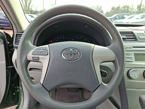 Used 2011 Toyota Camry LE image 21