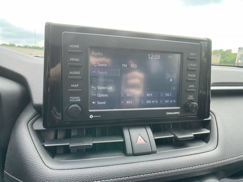 Used 2022 Toyota RAV4 LE AWD/4WD image 16