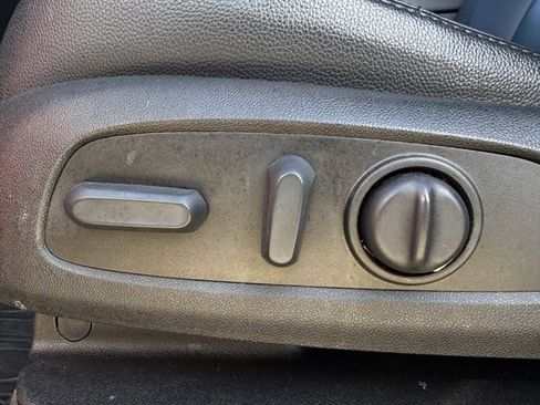 Used 2023 Chevrolet Traverse LT image 29