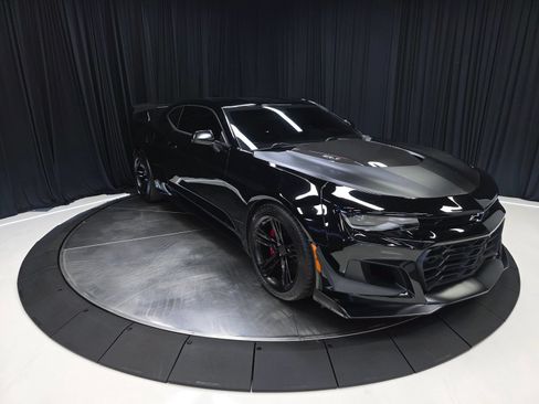 Used 2021 Chevrolet Camaro ZL1 RWD image 9