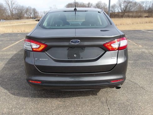 Used 2016 Ford Fusion SE image 4