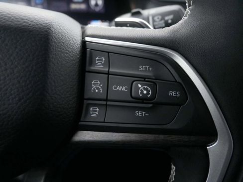 Used 2024 Jeep Grand Cherokee Limited w/ Luxury Tech Group II image 20