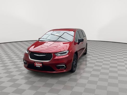 Used 2025 Chrysler Pacifica Select FWD image 34