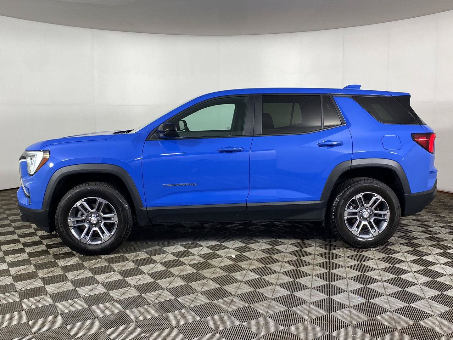 Used 2025 GMC Terrain Elevation FWD image 3