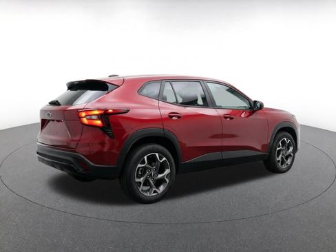 Used 2025 Chevrolet Trax LT FWD image 9