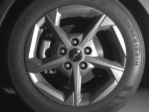 Used 2025 Kia K4 LXS image 12