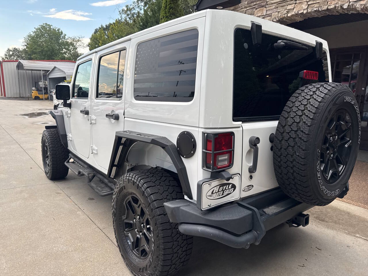 Used 2013 Jeep Wrangler Unlimited Sahara AWD/4WD image 3