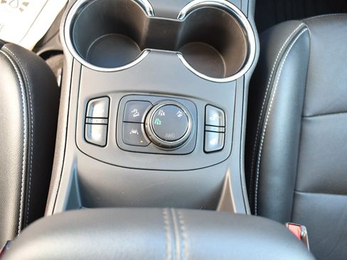 Used 2024 GMC Terrain SLT image 21