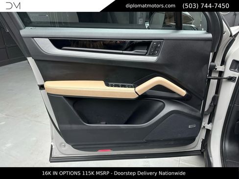 Used 2025 Porsche Cayenne E-Hybrid image 25