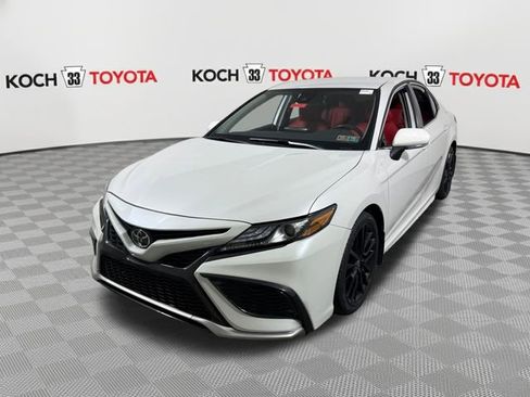 Used 2022 Toyota Camry XSE FWD image 3