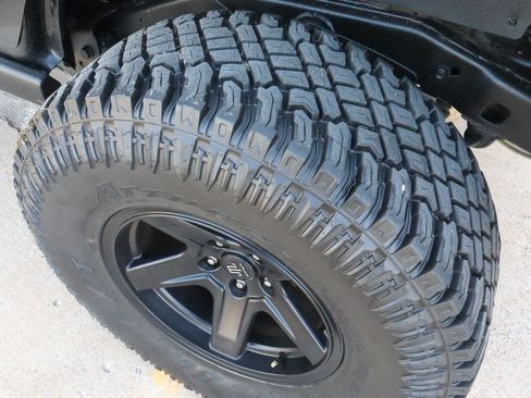 Used 2018 Jeep Wrangler Unlimited Rubicon w/ Connectivity Group AWD/4WD image 18