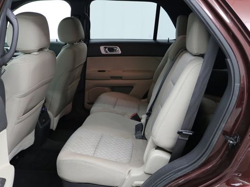 Used 2012 Ford Explorer XLT image 3