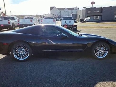Used 2004 Chevrolet Corvette Coupe image 9