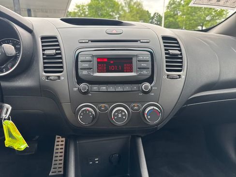 Used 2017 Kia Forte LX FWD image 17