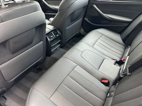 Used 2023 BMW 530e w/ M Sport Package image 12