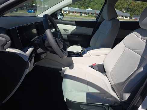 Certified 2026 Hyundai Tucson SE FWD image 14