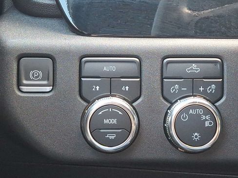 Used 2023 GMC Sierra 1500 SLE AWD/4WD image 25