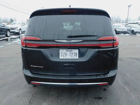 Used 2023 Chrysler Pacifica Touring-L image 8