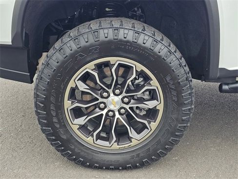 Used 2021 Chevrolet Colorado ZR2 image 8