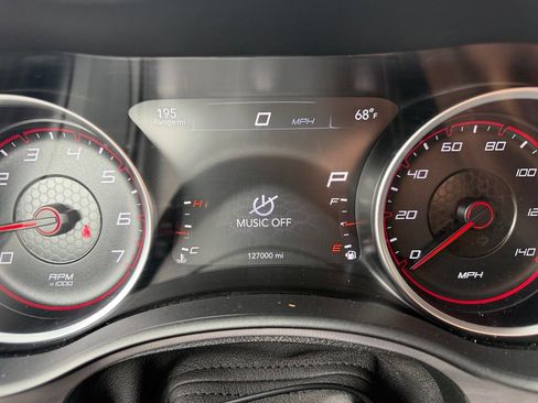 Used 2020 Dodge Charger SXT RWD image 11