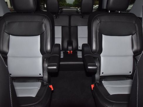 Used 2023 Ford Explorer XLT w/ Equipment Group 202A RWD image 21