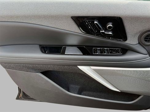 Used 2025 Cadillac Optiq Luxury 1 image 20