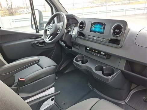 Used 2024 Mercedes-Benz Sprinter 4500 image 12