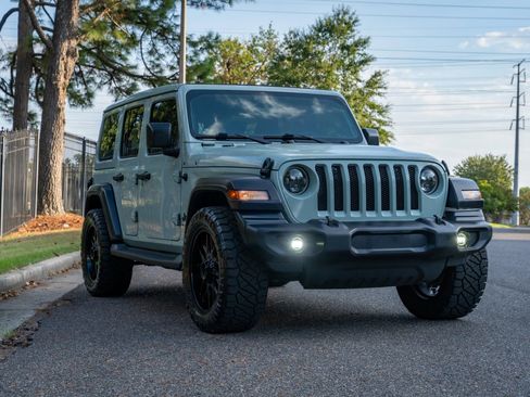 Used 2023 Jeep Wrangler Unlimited Sport w/ Sun And Sound Package AWD/4WD image 3