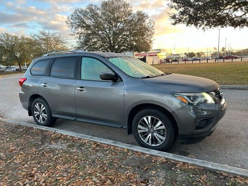 Used 2019 Nissan Pathfinder S image 7