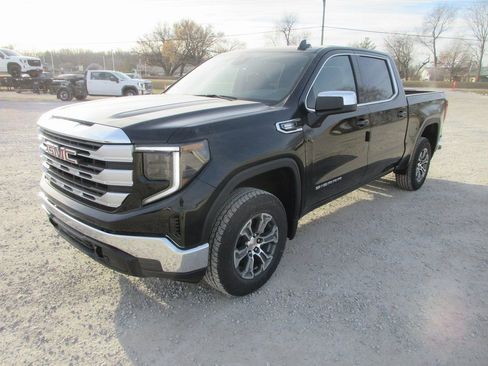 New 2026 GMC Sierra 1500 SLE image 11