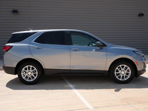 Used 2023 Chevrolet Equinox LT FWD image 2