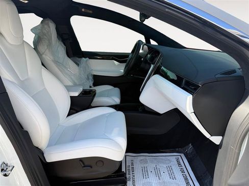 Used 2018 Tesla Model X 75D AWD/4WD image 16