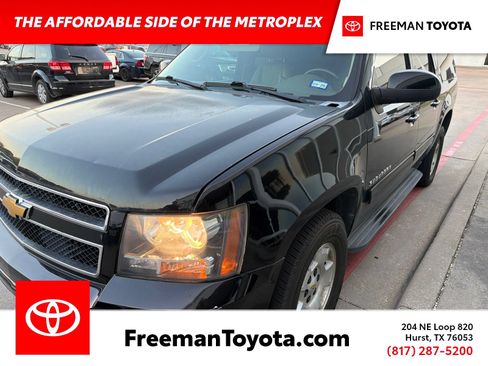Used 2012 Chevrolet Suburban LT w/ Luxury Package RWD image 1